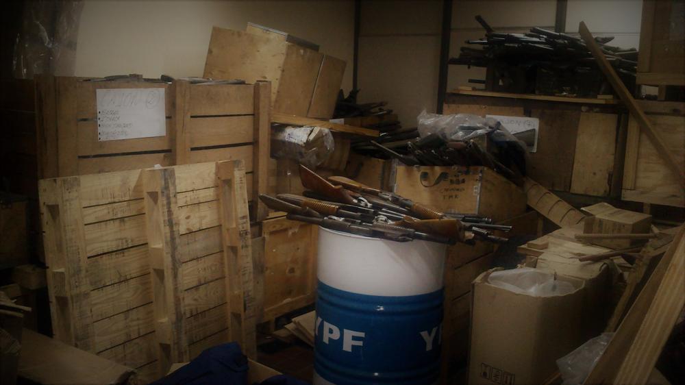 En este estado se encontraba el depósito de armas, en el subsuelo de la Jefatura. Un desmanejo y una precariedad absolutos, que facilitaron el robo. 