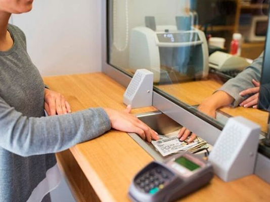 cajero_banco-jpg_258117318