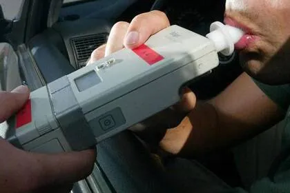 un-control-de-alcoholemia-protagonista-en-este-U4NC7INTTZCI7D7KZ76DNQ55PA