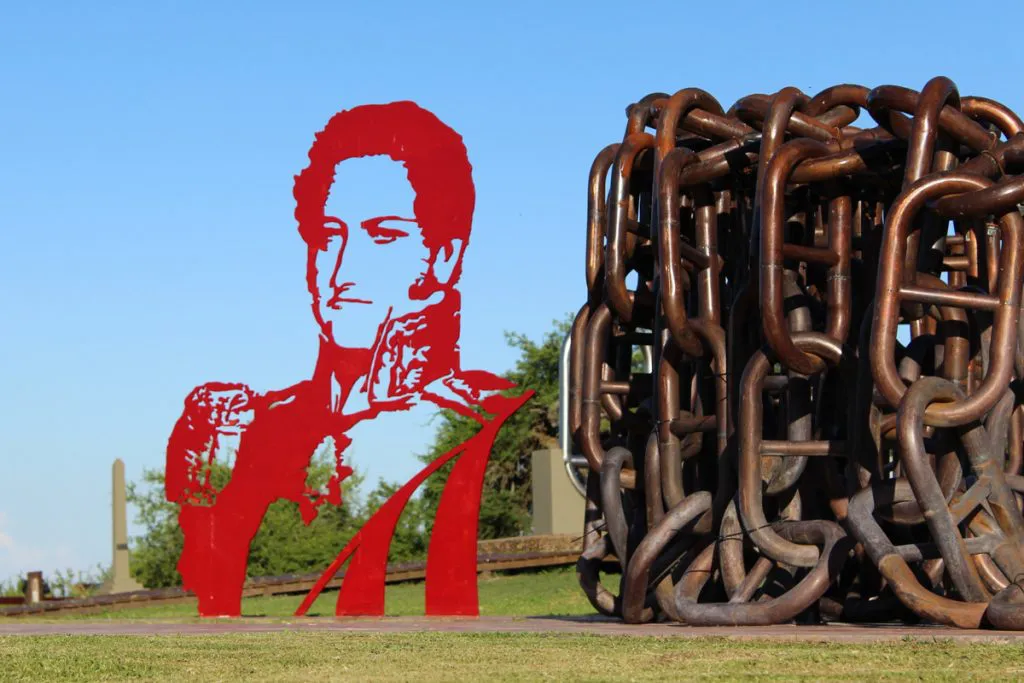 20221120-Monumento-en-la-Vuelta-de-Obligado-1024x683