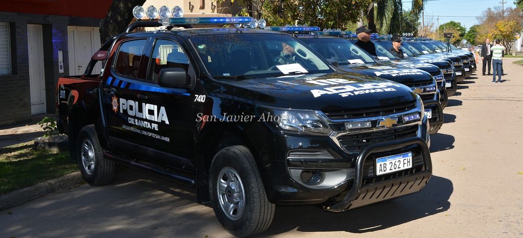 ENTREGA_DE_CAMIONETAS_POLICIALES_1