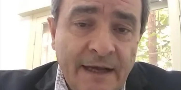 t_4f024faf4c984808a2d50030b94efaf0_name_Oscar_Atienza_asesor_Alberto_Fernandez_cierre_escuelas-750x375