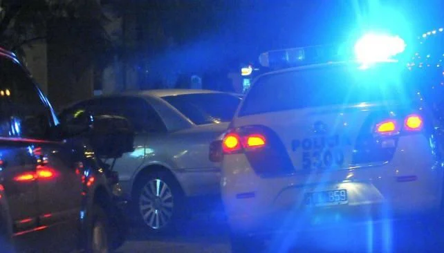 s_0_movil-de-la-policia-de-noche-1