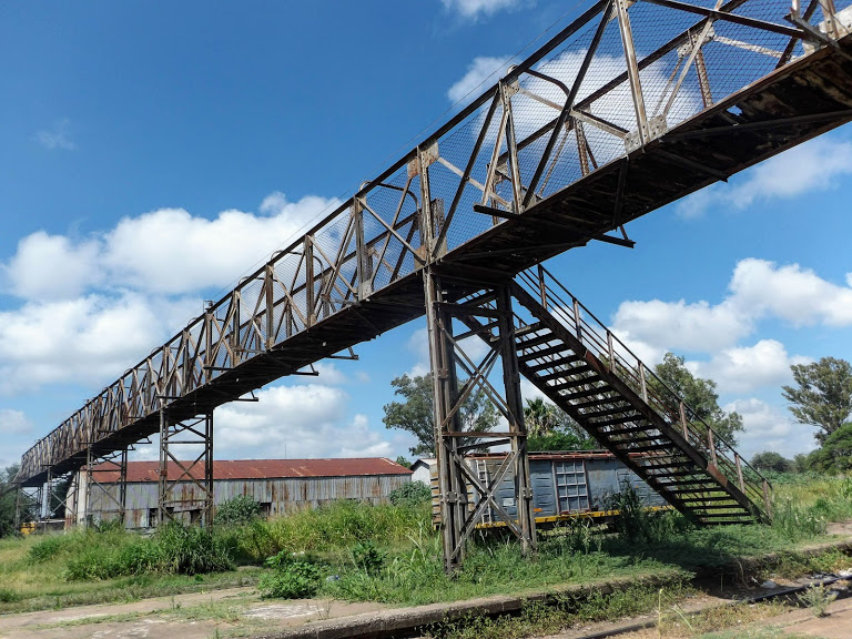 Puente Estación de trenes y cargas Ferrocarril Belgrano. Foto Natalia Pérez. 