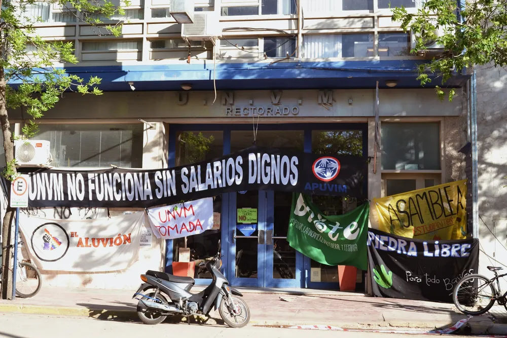 3954-rectorado_toma