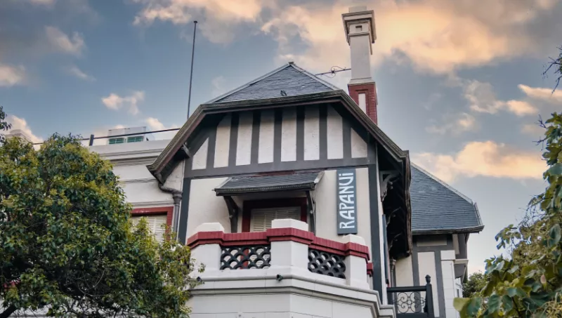 rapanui-sede-cordoba-2023-casona-minetti-yirigoyen-800x453–2