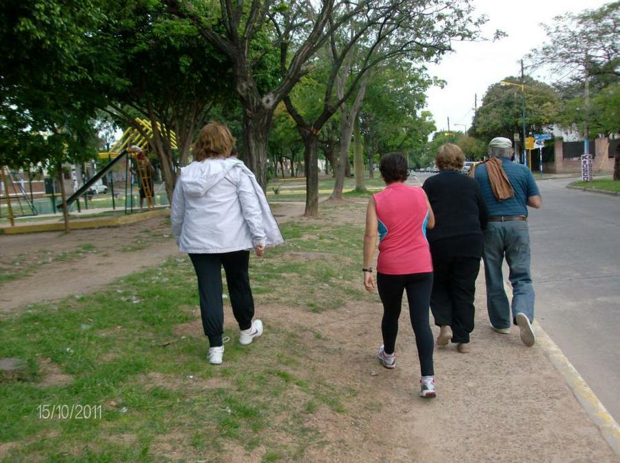 1164-malaver_senoras-caminando-2-91