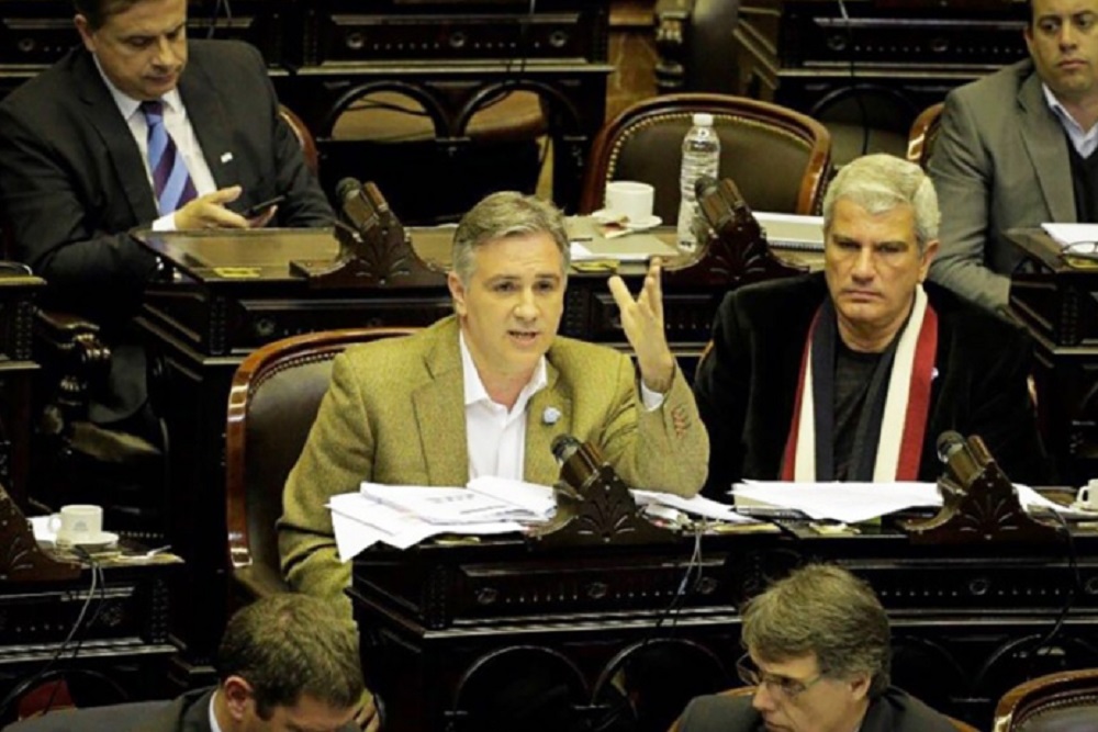 multimedia.normal.af268a542b3af4b6.4c6c6172796f72612d656e2d446970757461646f732062792050756e74616c5f6e6f726d616c2e6a7067