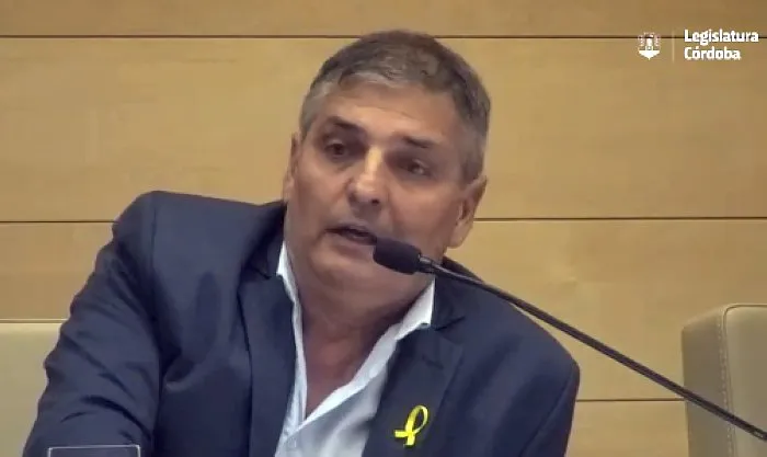 23761-briajose-banca