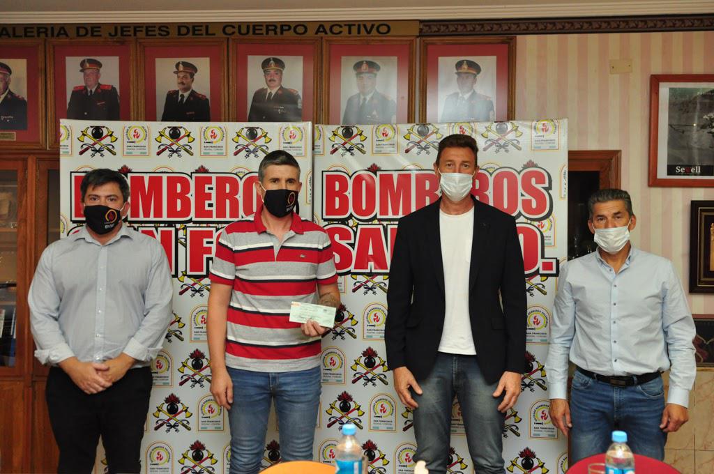 Bomberos Voluntarios junto a el Intendente Ignaciano García Aresca