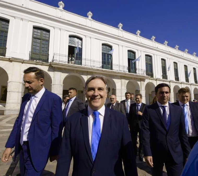 multimedia.normal.986a7bf1828d1078.4c6c6172796f72615f6e6f726d616c2e6a7067