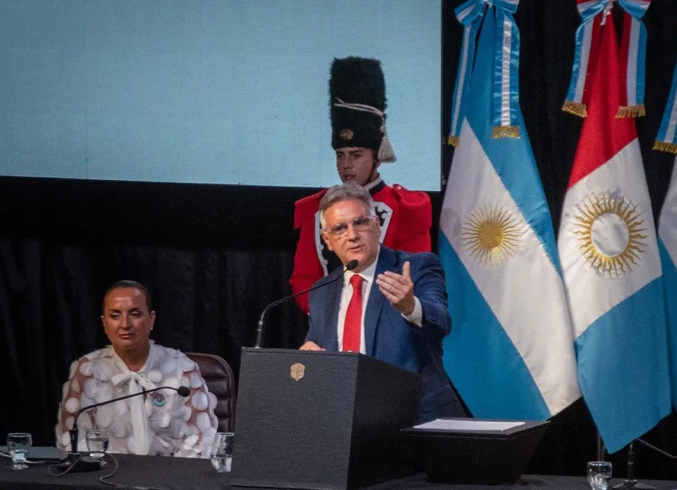 multimedia.normal.ad9610ba99a42f4b.bGxhcnlvcmEgc2VzaW9uZXMgbGVnaXNsYXRpdmFzIHdfbm9ybWFsLndlYnA=