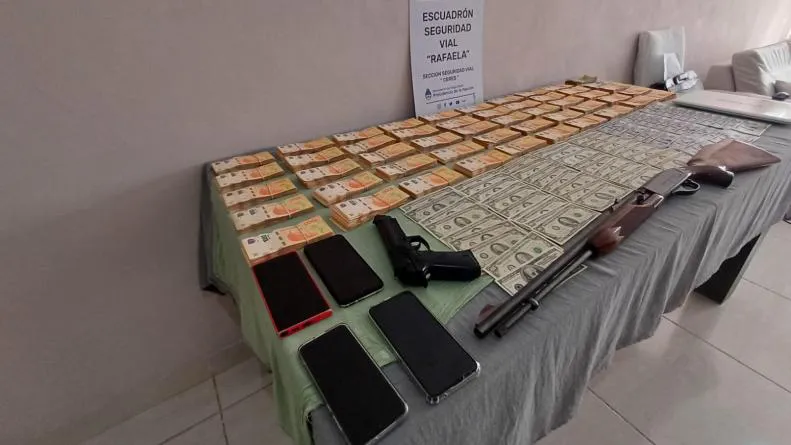 8.700 dólares y más de cinco millones de pesos en dos allanamientos2