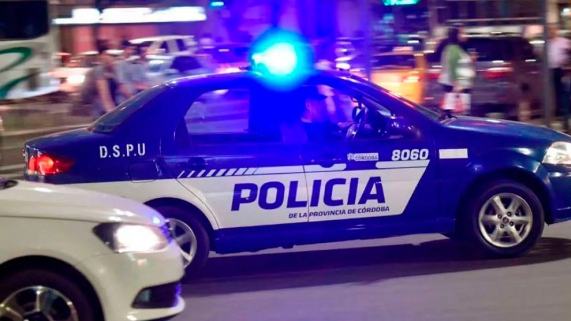 patrullero-policia-de-cordoba-de-noche-1854363
