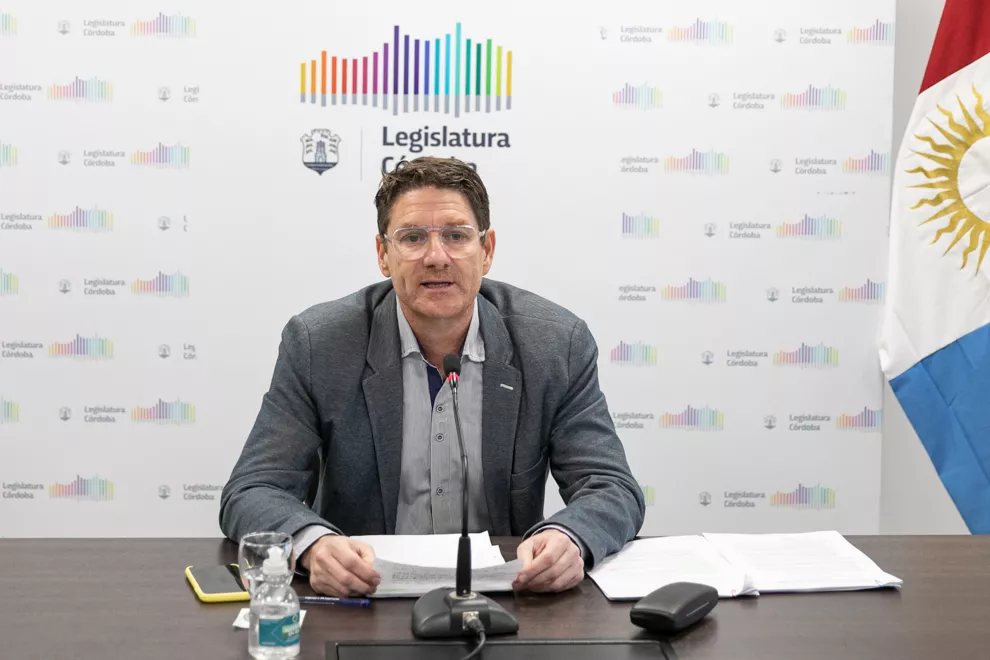 Com.-de-Economia-3031