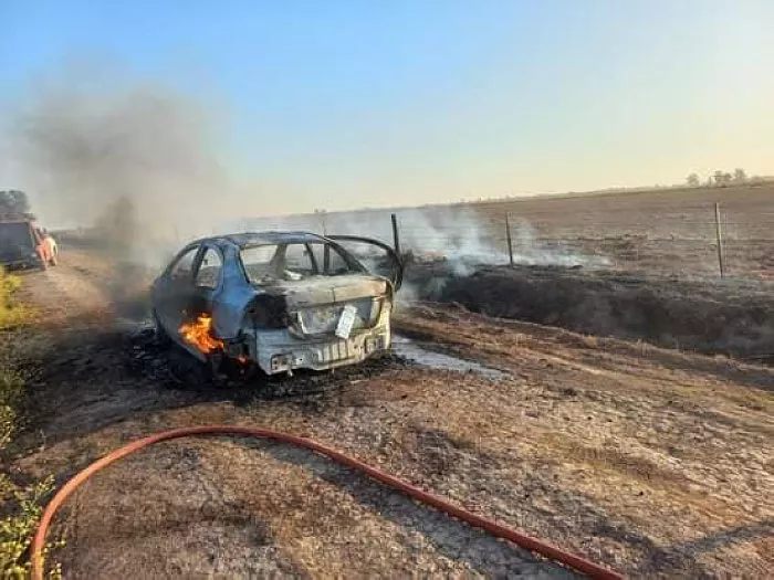 19864-auto-incendiado