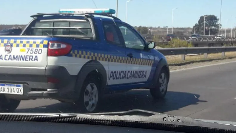 policia-caminera-sin-luces-encendidas-infraccion-avenida-circunvalacion (3)