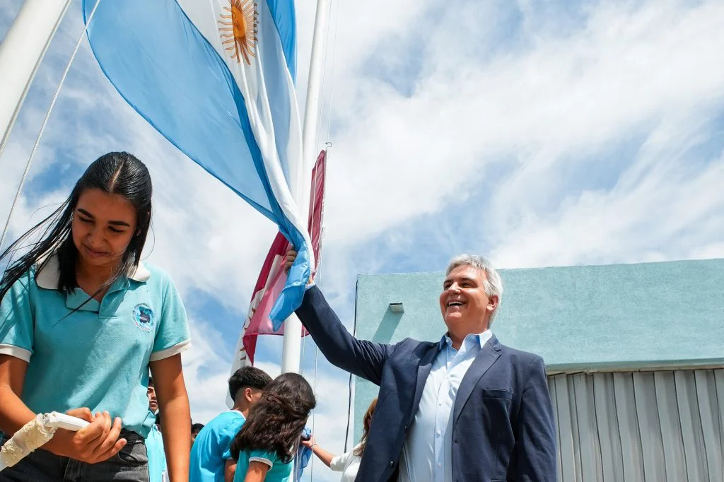 martin llaryora bandera