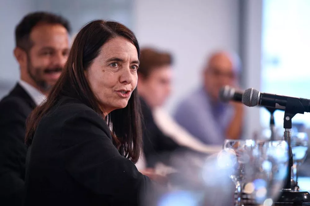 multimedia.normal.9e52e59f4524e3a2.YWx2YXJleiByaXZlcm8gNV9ub3JtYWwud2VicA==